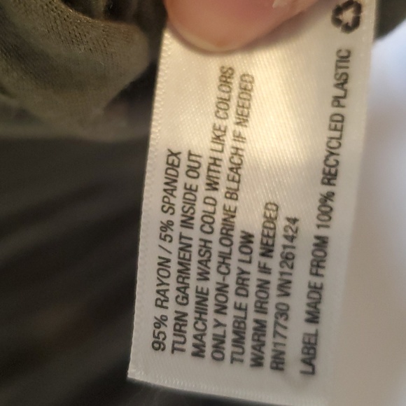 Mossimo Oversized olive green low back neckline flowy tank top - Picture 4 of 7